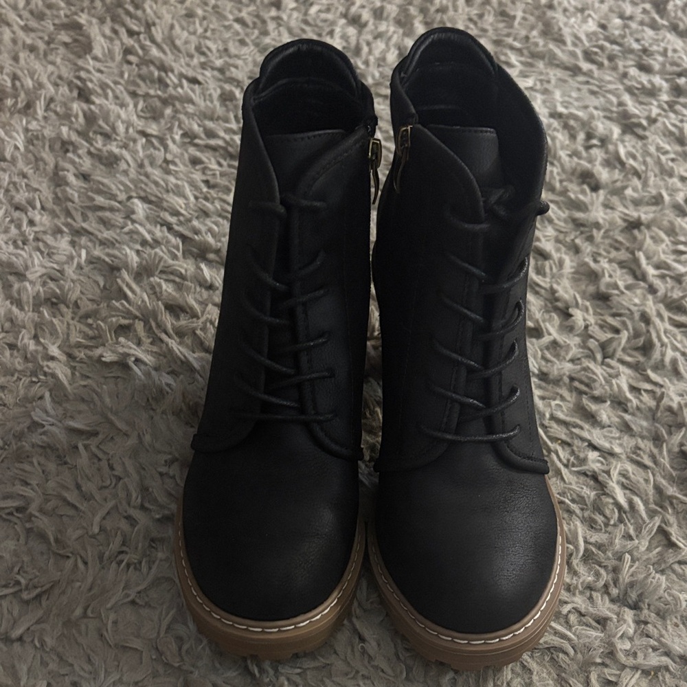 Black vegan leather ankle boots inside zipper. Can fit 7 1/2 foot size.